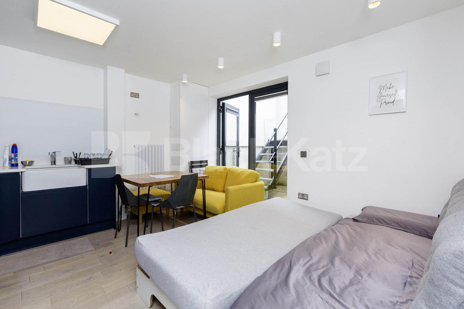 Stunning recently refurbished one bedroom close to Euston St Drummond Street, Camden / Euston